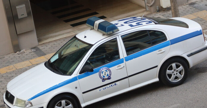 «Σοκ-στο-Αιγάλεω:-Πατέρας-επιτίθεται-στην-19χρονη-κόρη-του-με-μαχαίρι-–-Η-κατάσταση-της-υγείας-της-είναι-σταθερή»