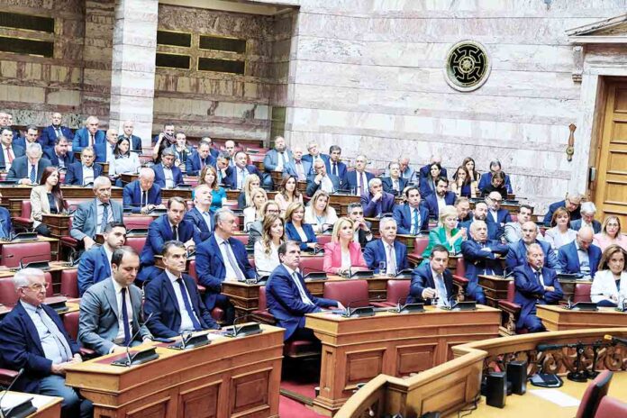 «Μαξίμου-vs-Βουλευτές:-Η-Επική-Βεντέτα-και-η-Σταγόνα-που-Ξεχείλισε-το-Ποτήρι-με-τα-ΕΛΤΑ.»